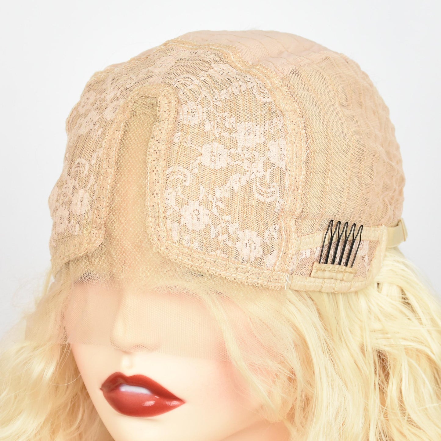 SABRINA【WA-SML721】 Highlight Blonde Big Deep Wave Wigs 26 inch Synthetic Curly Wigs for Women Long Honey Hair Wig Lace Front Natural Crimps Curls Wig